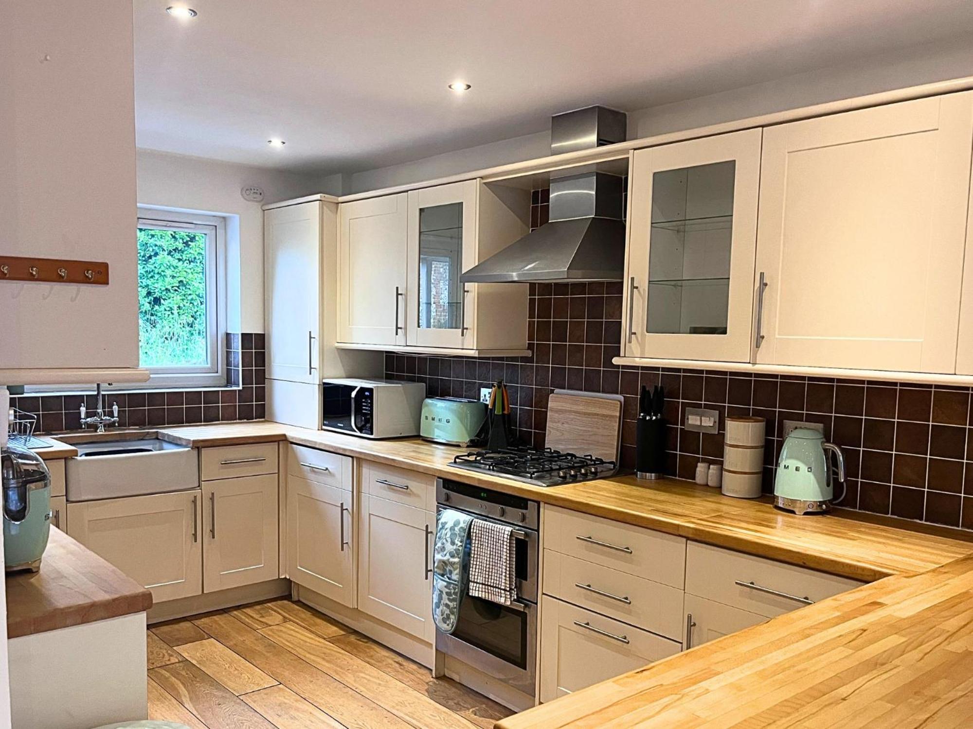 Jekyll'S On Hyde - Spacious Town House - Central Winchester - Free Parking, Sleeps 5 - By Xplus Stays Esterno foto